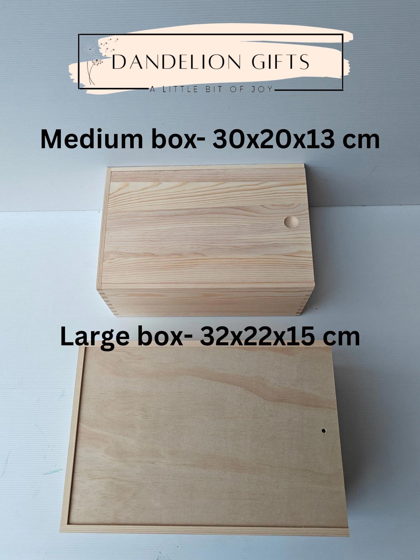 Two wooden boxes, one medium and one large, with dimensions displayed on a light blue background.